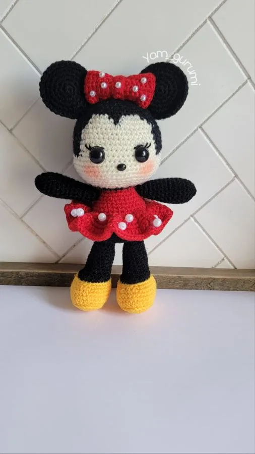 MINNIE MOUSE